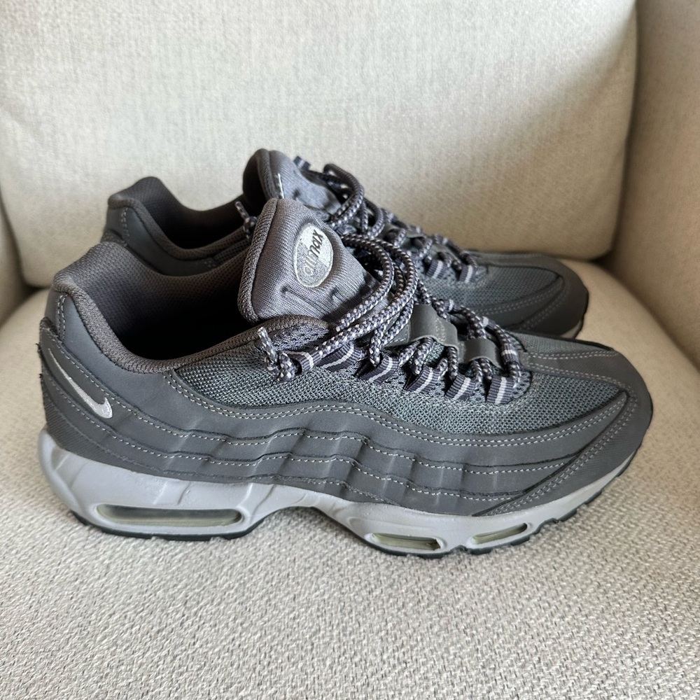 Men’s Nike AirMax 95 Medium Grey Sneakers Size 10